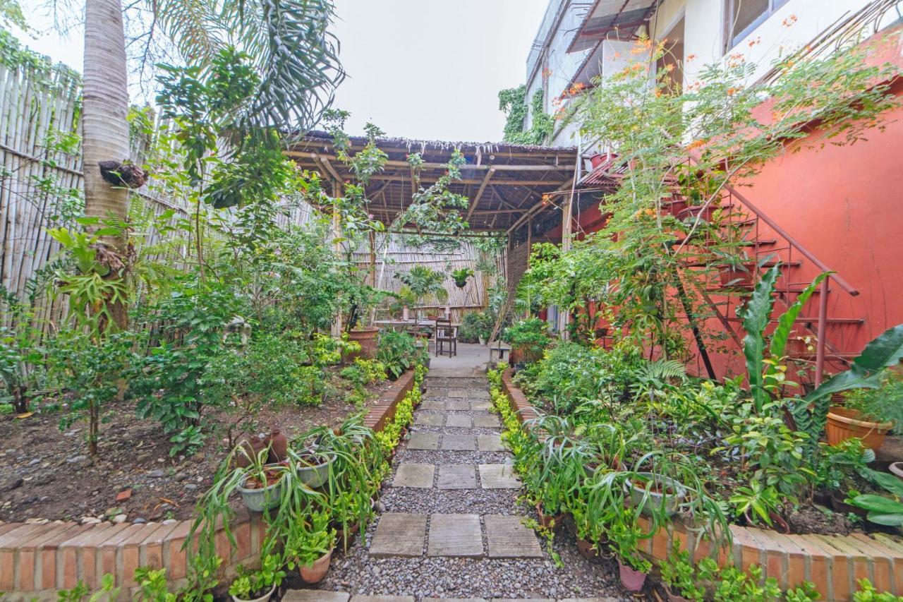 Hotel RedDoorz @ N Roldan Street Kalibo Exterior foto