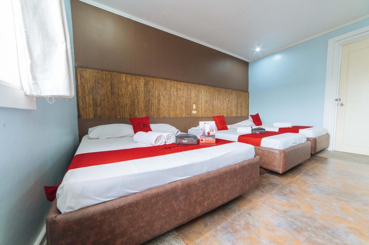 Hotel RedDoorz @ N Roldan Street Kalibo Exterior foto